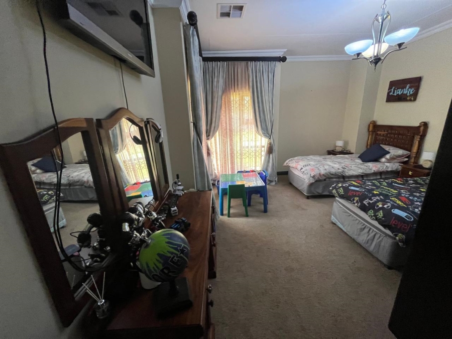5 Bedroom Property for Sale in Christiana North West